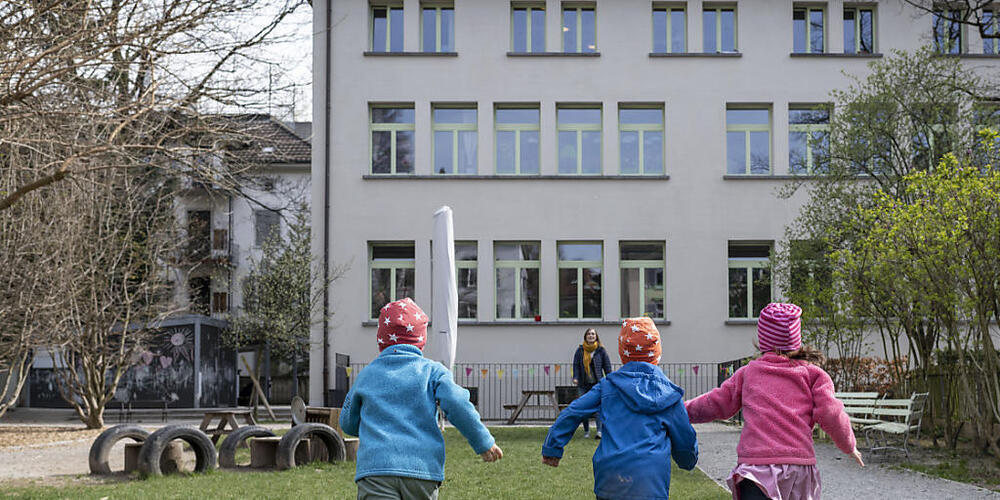 Neu verlangen Luzerner Schulen vom Lehrpersonal einen Strafregisterauszug sowie einen Sonderprivatauszug. (Symbolbild)