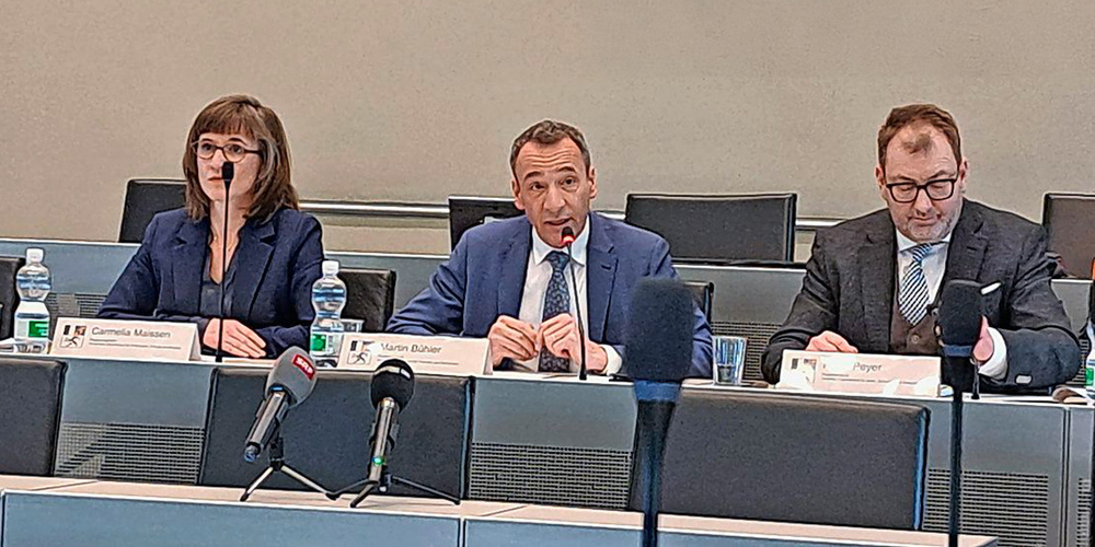 Starke Regierungsvertretung: C. Maissen, M. Bühler, P. Peyer (v.l.).