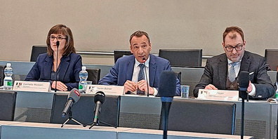 Starke Regierungsvertretung: C. Maissen, M. Bühler, P. Peyer (v.l.).