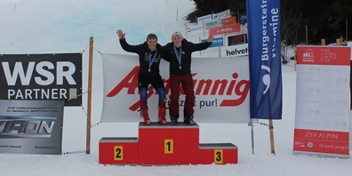 Jeweils zweimal auf dem Podest: Simon Blöchlinger (l.) und Leon Fretz, auf dem Bild fehlt der Drittplatzierte Yves Winkler (alle Skiclub Goldingen).