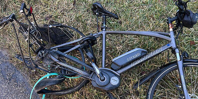 Der Lenker des E-Bikes musste schwer verletzt ins Spital geflogen werden.