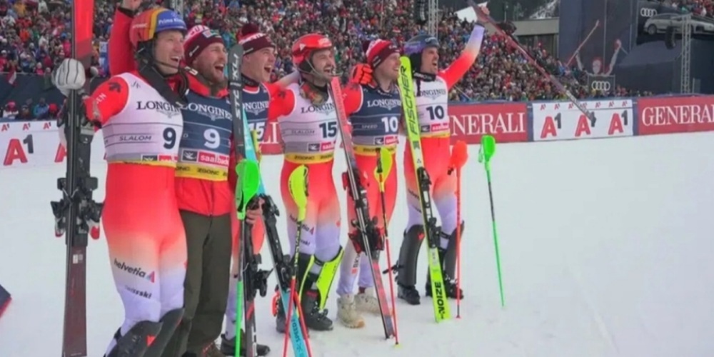 Schweizer Dreifachsieg in der Team-Kombination der Männer.
