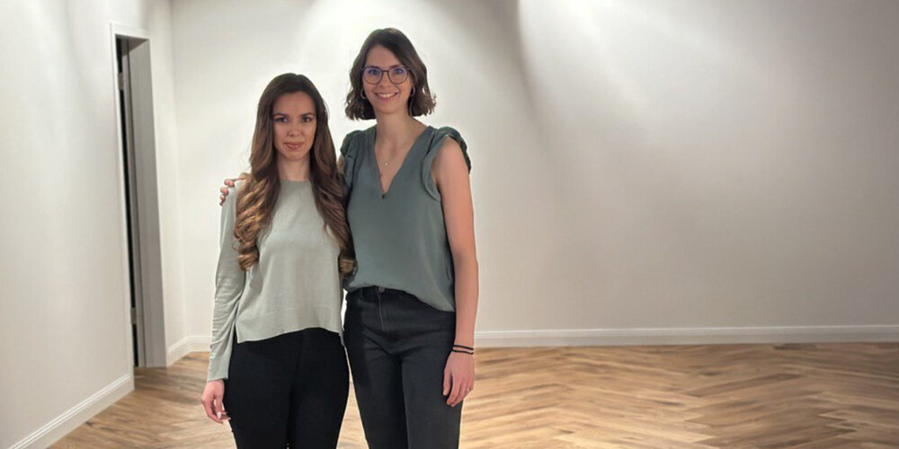  Inhaberin Rebekka Steinegger (rechts) und Diana Silva, stv. Geschäftsleiterin, freuen sich zusammen mit ihrem Team auf den neuen Ort an der Bahnhofstrasse 75.