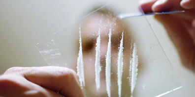 Wegen des Verdachts auf Drogenhandel durchsuchte die Polizei ein Restaurant in Winterthur (gestellte Aufnahme, Symbolbild).