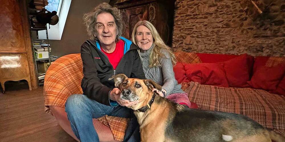 Carl Just mit Lebenspartnerin Christa Stalder und Hund Cliff.