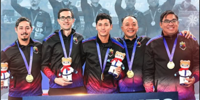 Schreiben Curling Geschichte: v.l. Marc Pfister, Christian Haller, Enrico Pfister, Alan Frei, Benjo Delarmente