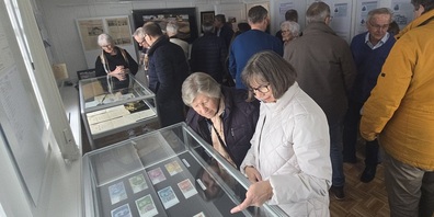 Blick in die Jubiläums-Sonderausstellung der Clientis Bank Oberuzwil im Ortsmuseum.