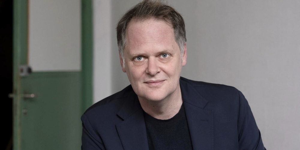 Thomas Strässle ist Literaturwissenschaftler, Autor und Flötist