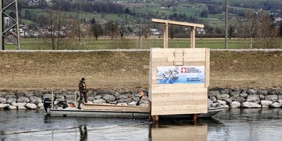 Die Schweizer Armee unterstützt die Pontoniere Schmerikon beim Aufbau für das 42. Eidg. Pontonier-Wettfahren im Juni 2025