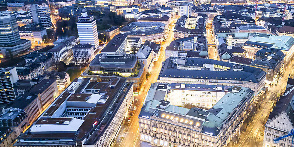 An zentraler Lage in Zürich wurden acht Liegenschaften mit 62 Wohnungen und fünf Gewerbeeinheiten erworben.