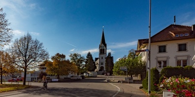 Die Steuerfüsse variieren erheblich zwischen den Gemeinden. Den tiefsten Steuerfuss im Bezirk Pfäffikon hat Lindau, den höchsten Wildberg.