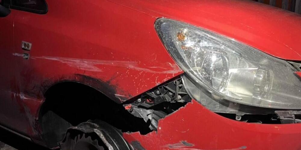 Nach einem Unfall in Thayngen SH verlor ein Auto einen Reifen. Die 79-jährige Lenkerin setzte die Fahrt dennoch 10 Kilometer lang fort.