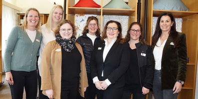 Unternehmerinnen zusammen mit Geschäftsleiterin Cheryl Bossi (links) und Simone Mächler-Fehr (Initiantin von Unternehmerin Rheintal, ganz rechts)