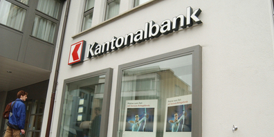 Die Schwyzer Kantonalbank erhebt weiterhin Gebühren für Konto und Karten. (Bild: Archiv)