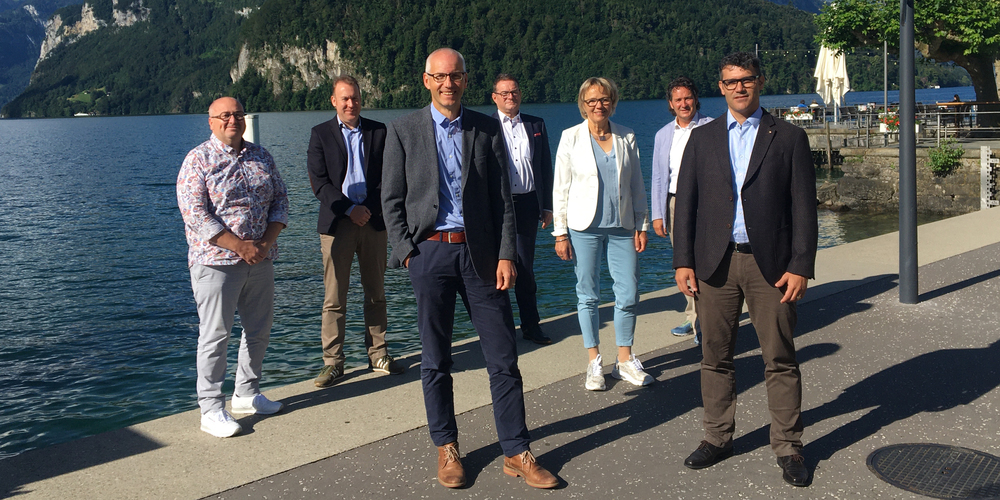 Der Verwaltungsrat der Schwyz Tourismus AG (v. l.): Daniel Windlin, Silvan Kälin, Franz-Xaver Strüby, Dominik Hug, Annemarie Langenegger, Kuno Kennel und der neue Präsident Arno Solèr. (Bild: zvg)