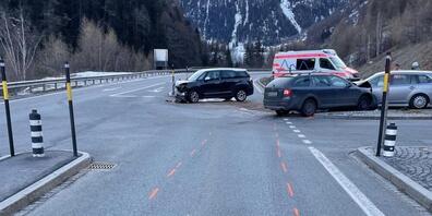 Bei der Kollision wurden drei Menschen verletzt.