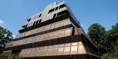 Unter Denkmalschutz fallen oft auch vergleichsweise moderne Gebäude - wie die Pyramide am rechten Zürichsee-Ufer.