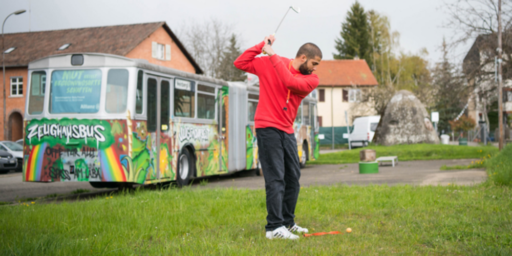 Urban Golf Uster lädt von April bis Oktober dazu ein, die Stadt auf neue Weise zu entdecken.