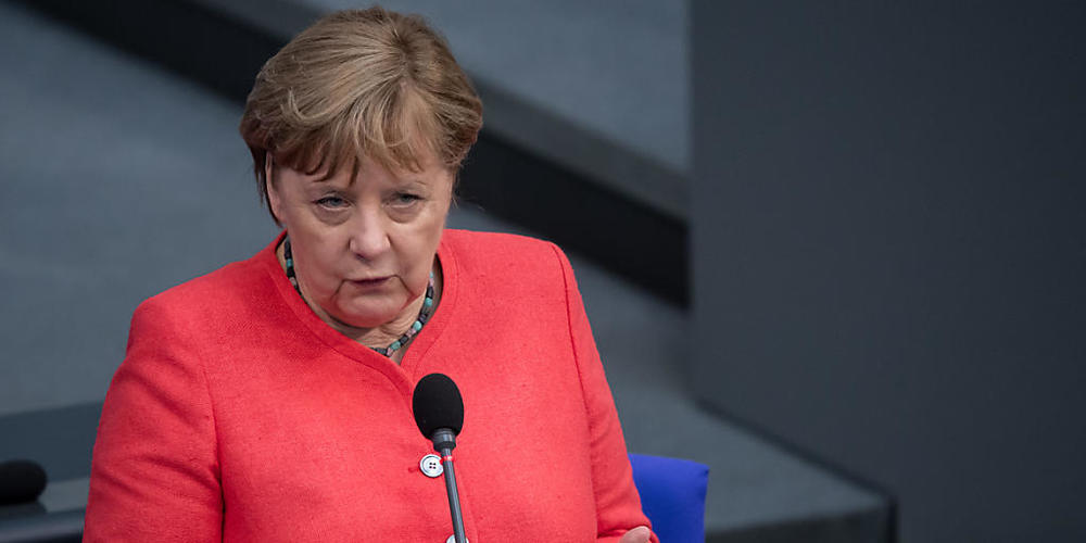 Bundeskanzlein Angela Merkel (CDU) bei der Regierungsbefragung während der Plenarsitzung im Deutschen Bundestag die Fragen der Abgeordneten. Foto: Bernd von Jutrczenka/dpa