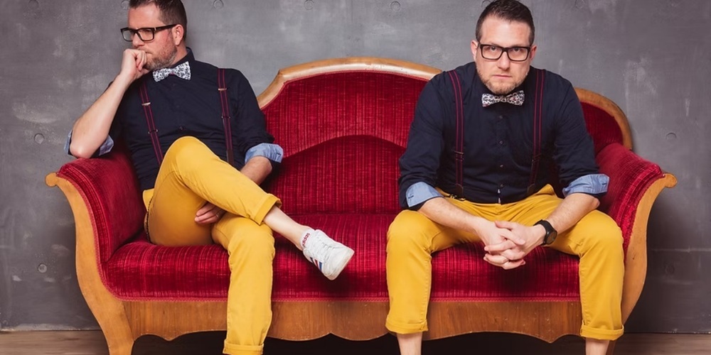 Die Zwillinge präsentieren ihre Show in der Kultur Bäretswil.