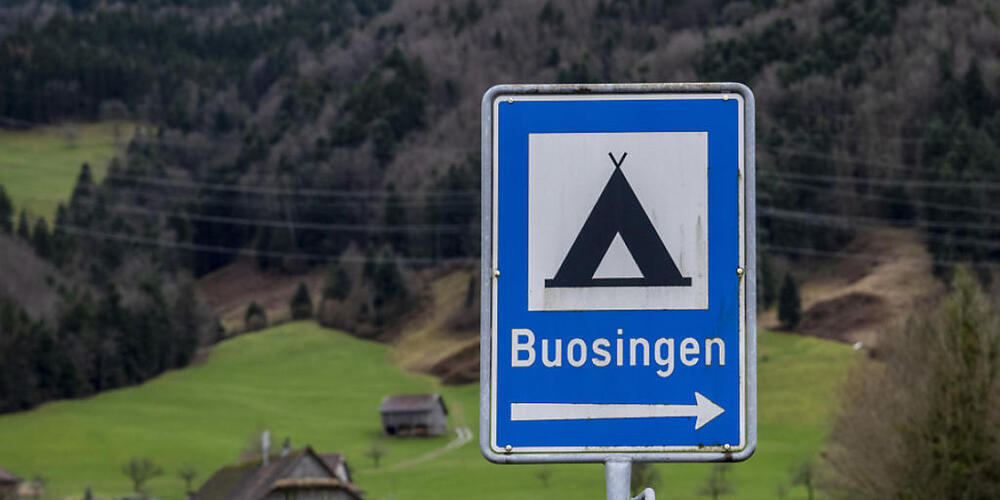 Auf dem Gelände des früheren Campingplatzes Buosingen in der Gemeinde Arth soll ein Bundesasylzentrum realisiert werden. (Archivaufnahme)