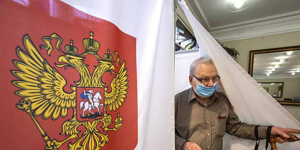 Der 1. Juli ist der letzte Tag, an dem die Menschen über eine Verfassungsänderung abstimmen können, die Präsident Putin dauerhaft die Macht sichern soll. Foto: Mindaugas Kulbis/AP/dpa