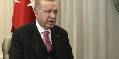 HANDOUT - Recep Tayyip Erdogan, Präsident der Türkei,  hat eine strenge Kontrolle von sozialen Medien angekündigt. Foto: -/Turkish Presidency/AP Pool/dpa - ACHTUNG: Nur zur redaktionellen Verwendung im Zusammenhang mit der aktuellen Berichterstatt...