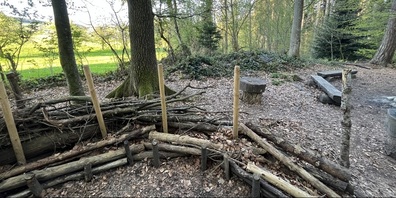 Teilweise zerstörtes Buechi-Waldsofa.