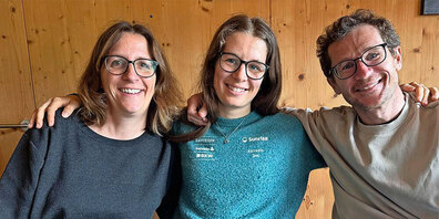 Speedfahrerin Sina Fausch mit Mutter Tania und Vater Thomas.