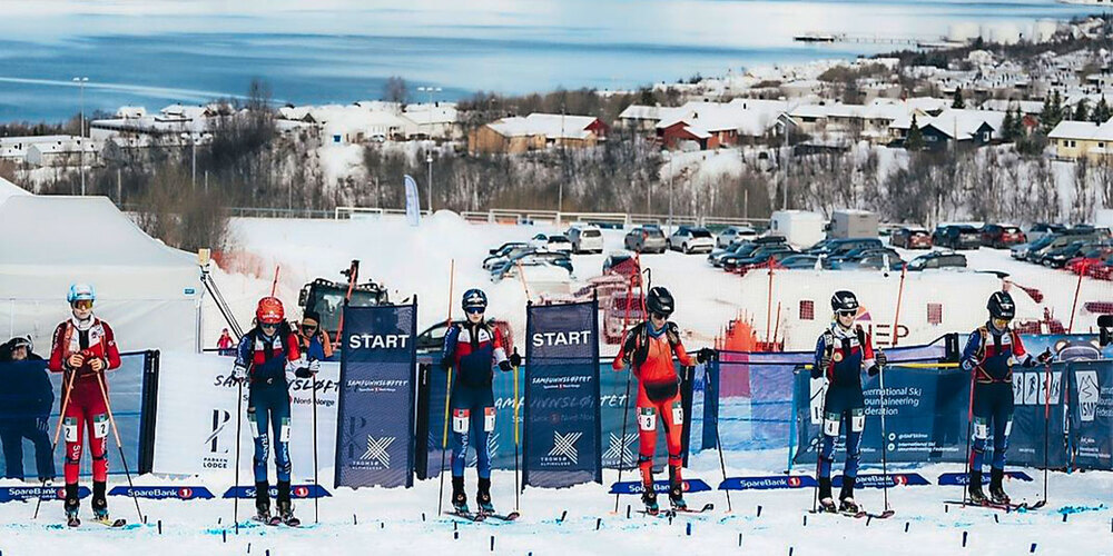 Rennstart vor spektakulärer Kulisse.