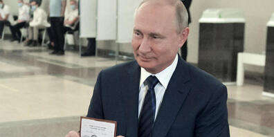 Wladimir Putin am Mittwoch in Moskau bei der Stimmabgabe.