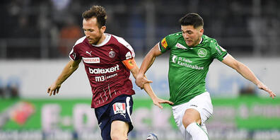 St. Gallens Boris Babic (rechts) beim Fussball Super-League Spiel zwischen dem FC St. Gallen und Servette FC, am Sonntag, 9. Februar 2020, im Kybunpark in St. Gallen. (KEYSTONE/Gian Ehrenzeller)