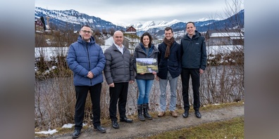 v.l.n.r.: Urs Wohlgensinger – Vorsitzender der Bankleitung Raiffeisenbank Regio Unteres Toggenburg & Neckertal, Urban Koller – Vorsitzender der Bankleitung Raiffeisenbank Mittleres Toggenburg, Carmen Carretero – Leiterin Kommunikation & Content Toggenburg Tourismus, Christian Gressbach – Geschäftsführer Toggenburg Tourismus, Thomas Bleiker – Vorsitzender der Bankleitung Raiffeisenbank Obertoggenburg.