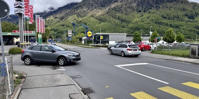 Die Kreuzung mitten im Industrie- und Einkaufsgebiet in Schänis ist schon lange ein Problemfall.