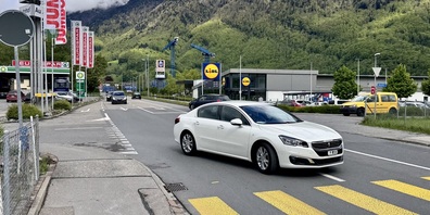Um den Verkehrsfluss beim Kreiselbau am Knoten Biltner-/Säumergutstrasse (Bild) zu optimieren, wird an zwei Stellen der Verkehr gemessen.