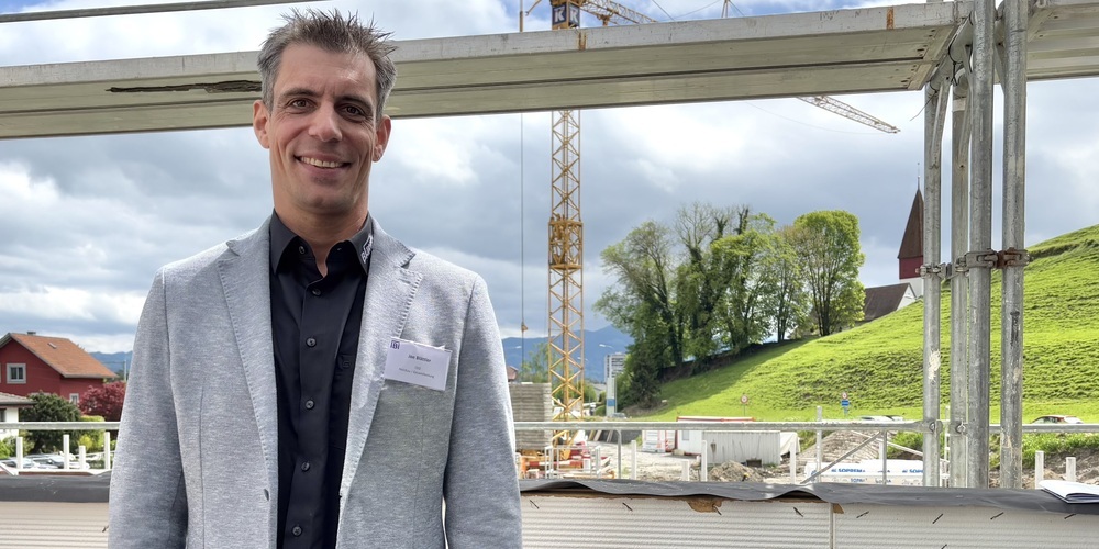 Joe Blättler, Geschäftsführer von Blättler Holzbau, verantwortlich für die Atrium-Häuser