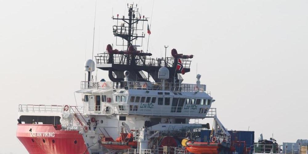 ARCHIV - Das Rettungsschiff «Ocean Viking» hat 180 aus Seenot gerettete Menschen an Bord. Foto: Ingenito/ANSA/dpa