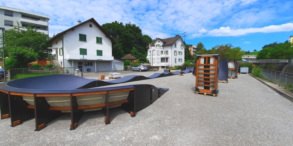 Die neue mobile Pumptrack-Anlage «World Cup» der Stadt Rapperswil-Jona an ihrem Standort bis August.