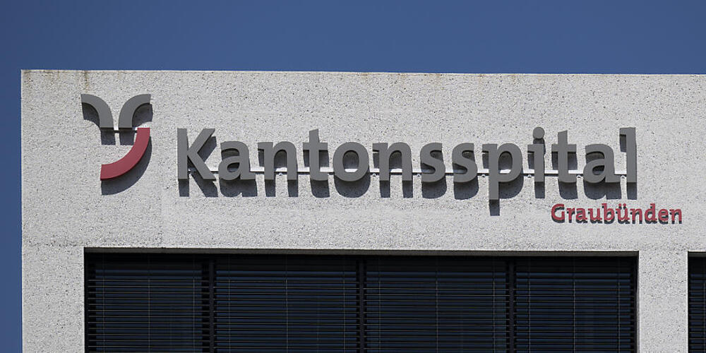 Das Kantonsspital Graubünden schliesst das Jahr 2024 mit einem Defizit von 339'000 Franken ab. (Archivbild)