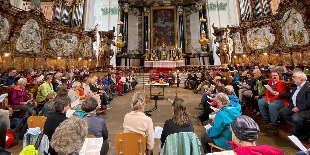 Am Wiboradatag nahmen in den Vorjahren immer rund 100 Menschen teil. Sie sind gemeinsam unterwegs, leben, feiern und schweigen zusammen. 
