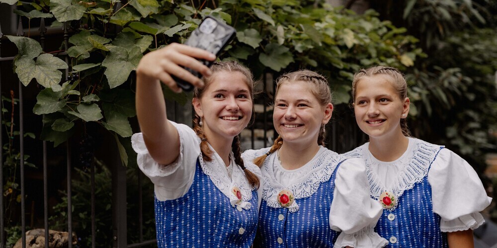 Die Schwestern Freund.