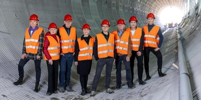 Von links: Dr. Kathrin Arioli (Staatsschreiberin), Jacqueline Fehr, Mario Fehr, Carmen Walker Späh (Vize-Präsidentin), Dr. Martin Neukom (Regierungspräsident), Ernst Stocker, Dr. Silvia Steiner, Natalie Rickli. 