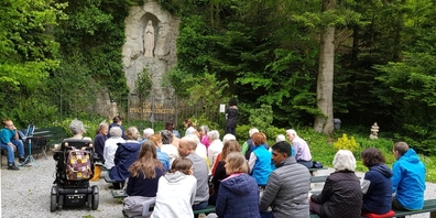 Maiandacht in der Lourdes-Grotte Schmerikon 2024. 