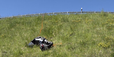 Dabei wurde der 17-jährige Rollerfahrer leicht verletzt. Er wurde mit dem Rettungsdienst ins Spital gebracht.