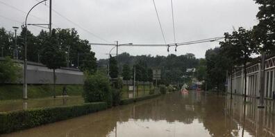 Die überschwemmte Haldenstrasse in Luzern.