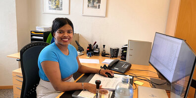 Abitha Nithiyananthan ist in Grüningen aufgewachsen und arbeitet heute auf der Gemeinde als Sachbearbeiterin Finanzen.