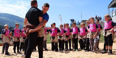 Im Königscamp wird der Nachwuchs von Schwingstars trainiert.