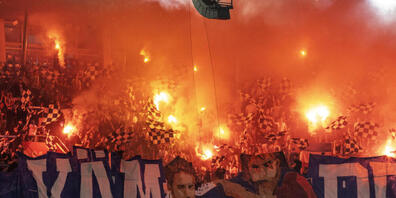 Im Oktober 2024 griffen FCZ-Fans Kontrahenten von GC an und stahlen Utensilien für eine Choreo (im Bild eine Choreo von einem Spiel Basel-GC). Nun verhaftete die Kantonspolizei Zürich vier tatverdächtige Männer. (Archivbild)