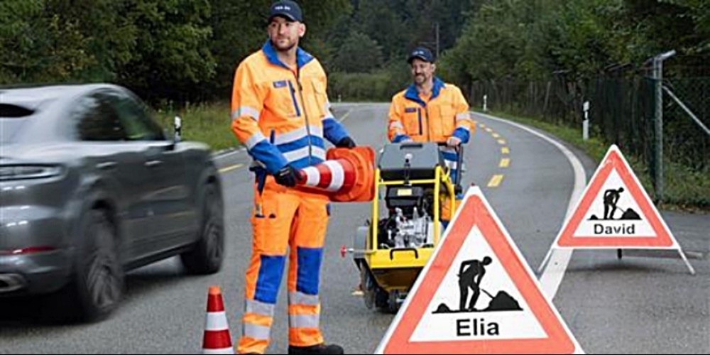 Elia und David sensibilisieren die Verkehrsteilnehmenden auf die Gefahren im Bereich von Strassenbaustellen.