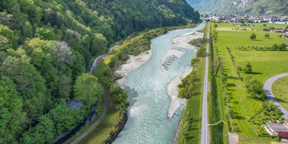 Visualisierung der künftigen Flussaufweitung Kundertriet in Mollis in der Gemeinde Glarus Nord (Projektstand Herbst 2024).